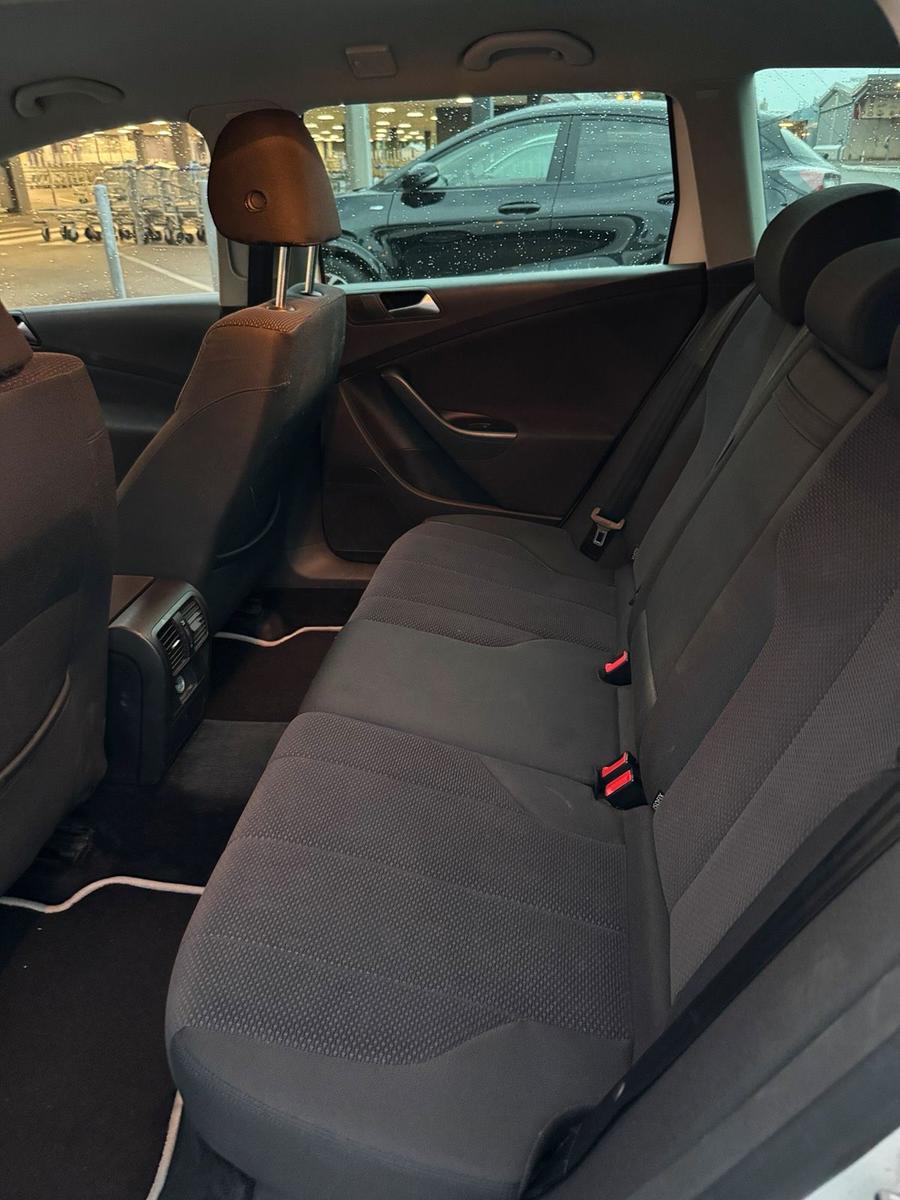 Volkswagen Passat 2010 — photo 15