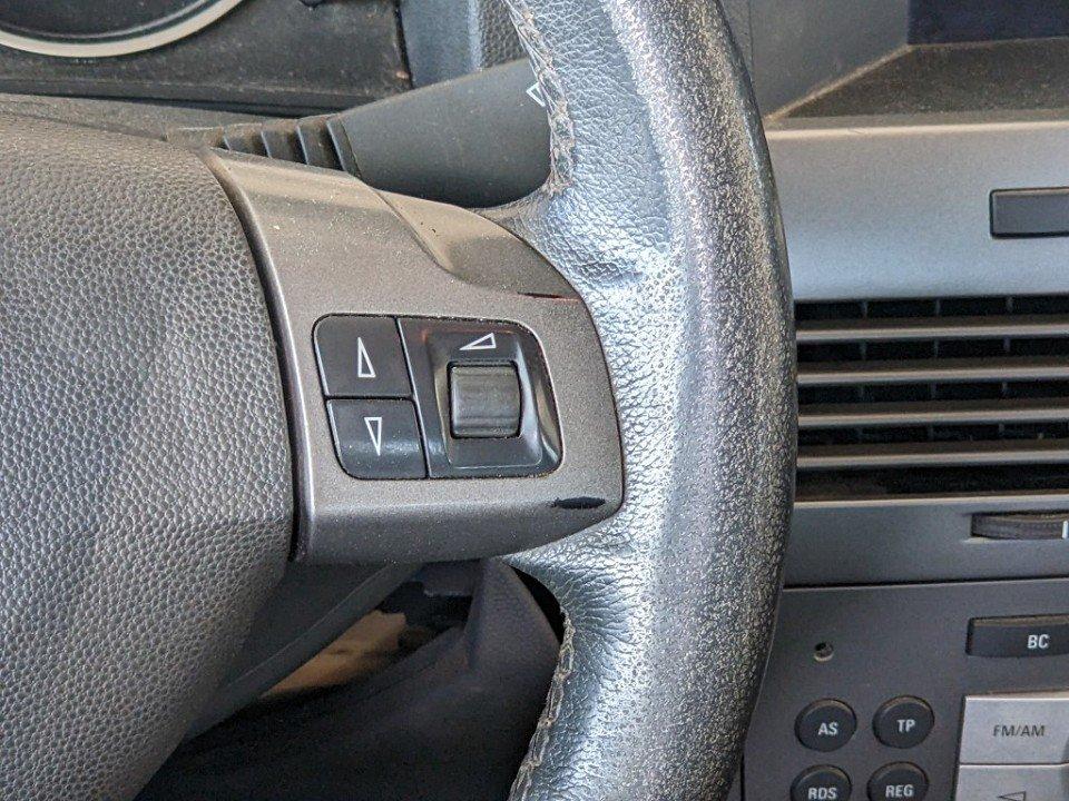 Opel Astra 2006 — photo 11