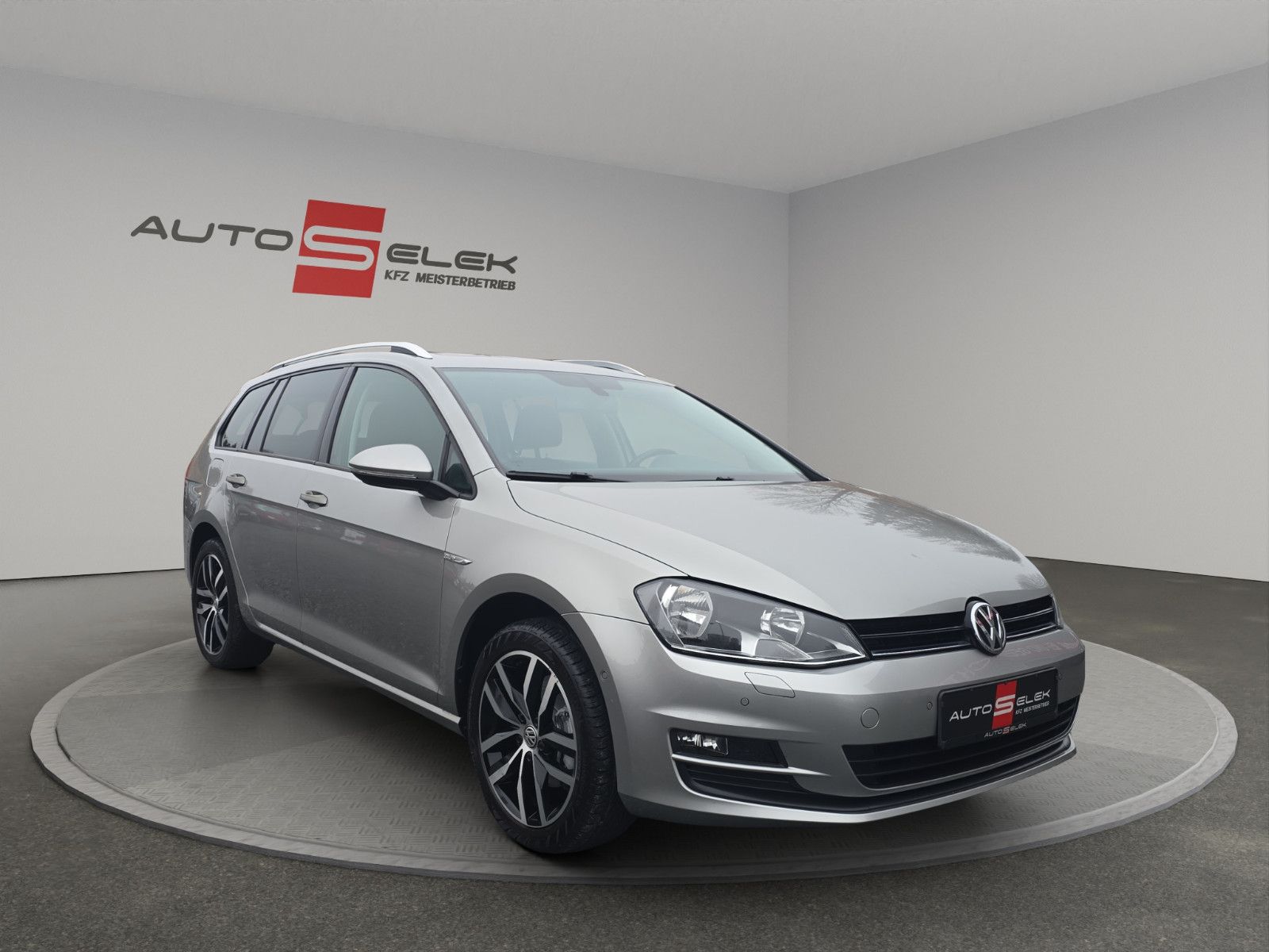 Fahrzeugabbildung Volkswagen Golf VII Cup AUS 1.HAND /Panorama/NAVI/PDC