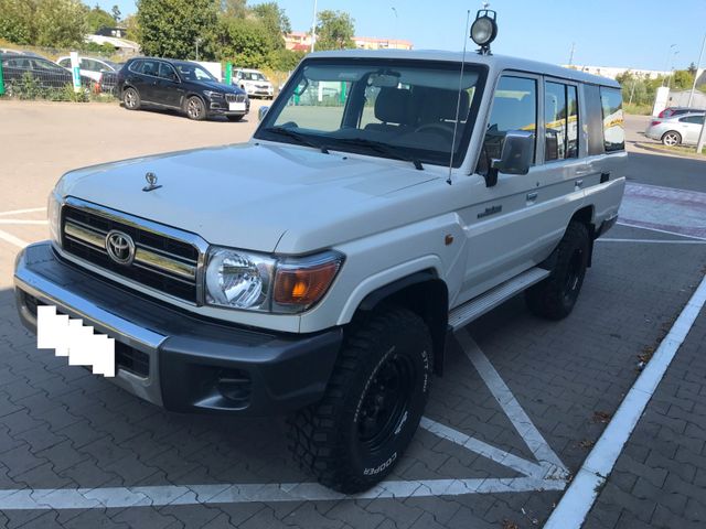 Toyota Land Cruiser  GRJ 76 LX V6   Verlängert