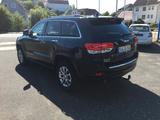 Jeep GRAND CHEROKEE 3.0 CRD NAVI LEDER KAMERA AHK 3.5 - Jeep Grand Cherokee aus 2014 mit Diesel-Antrieb: Geländewagen