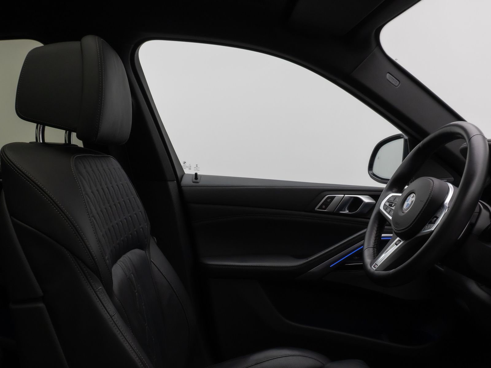 Fahrzeugabbildung BMW X6 xD40d M Sport Panorama 360°Laser HUD DAB H/K