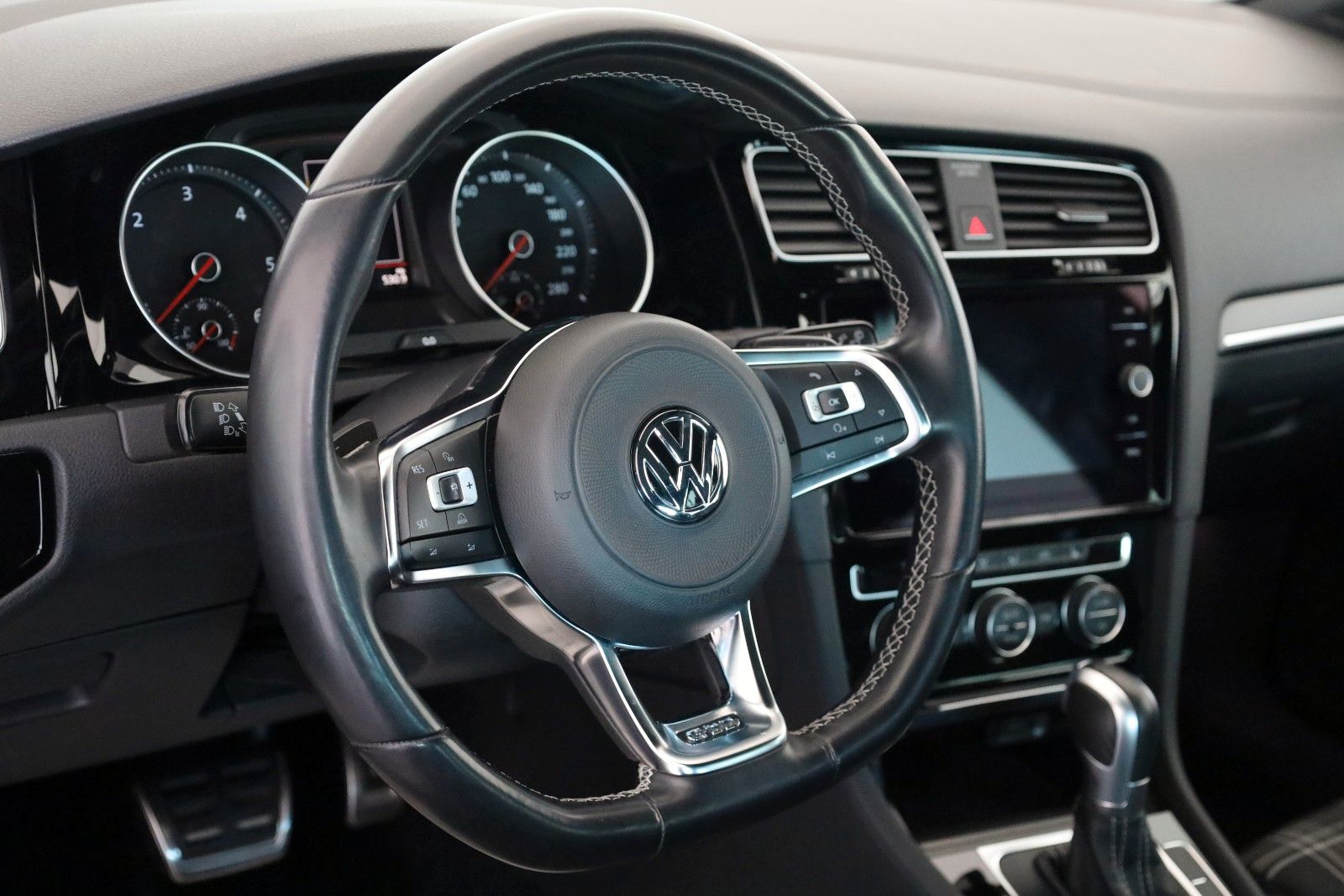 Fahrzeugabbildung Volkswagen Golf VII Lim. GTD Navi,LED,Kamera,SH,PDC,SR+WR