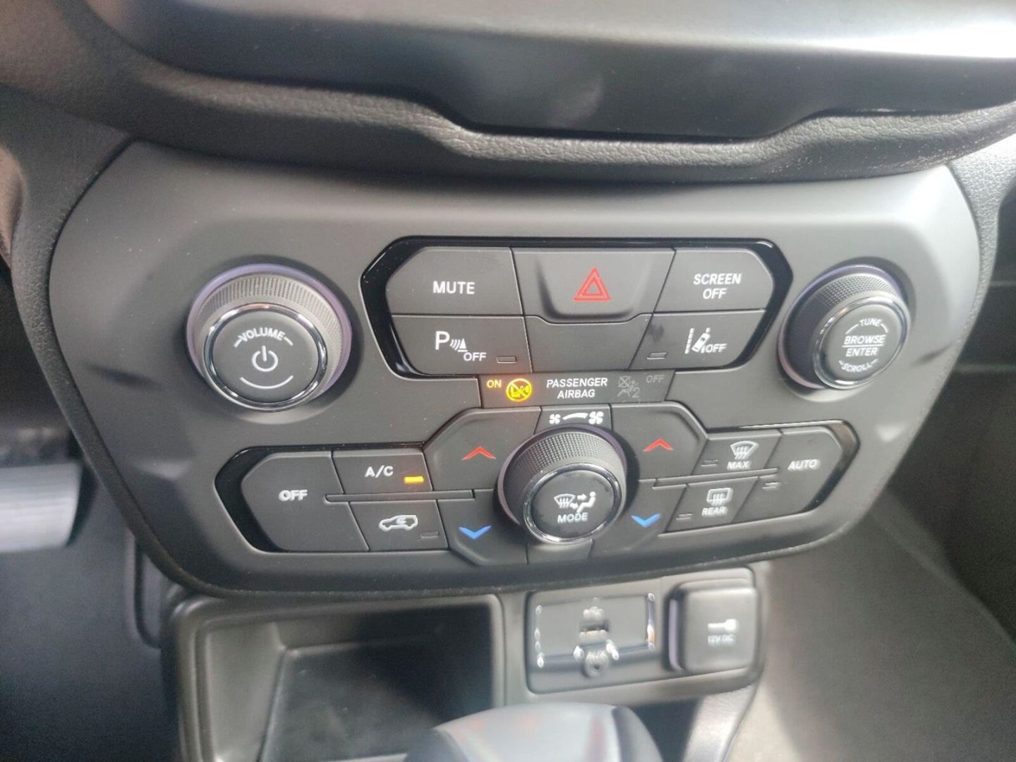 Fahrzeugabbildung Jeep Renegade 1.5 MHEV Limited+NAVI Komfort+ LED Pake