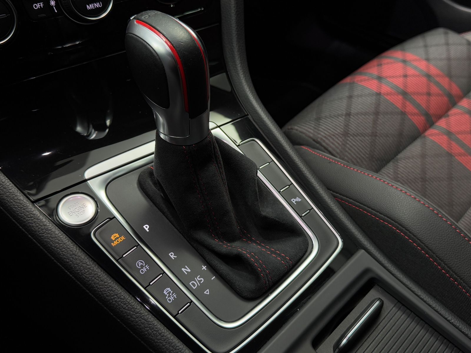 Fahrzeugabbildung Volkswagen Golf VII Lim. GTI TCR|DSG|NAVI|KAMERA|ACC|