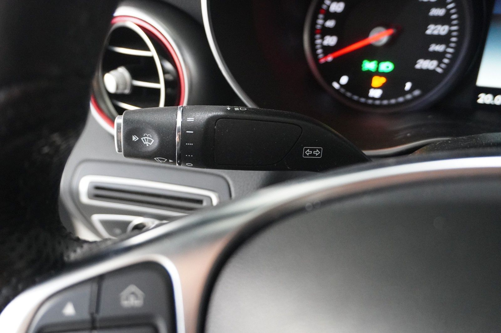 Fahrzeugabbildung Mercedes-Benz C 180 COUPE SPORT NAVI/LED/KAMERA/SPORT/SHZ/AMG