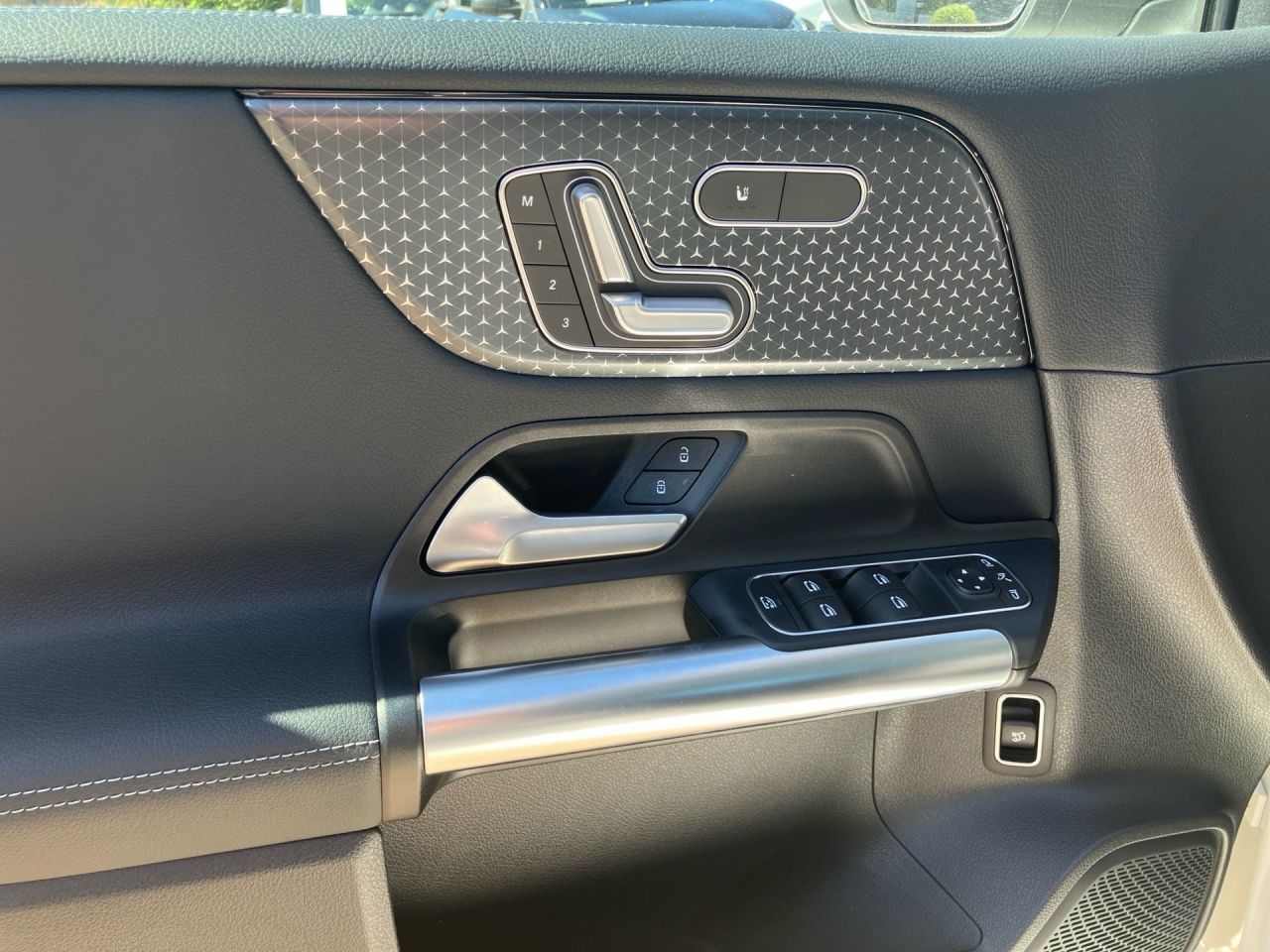 Fahrzeugabbildung Mercedes-Benz B 200 PANO+AHK+360°+MEMORY+