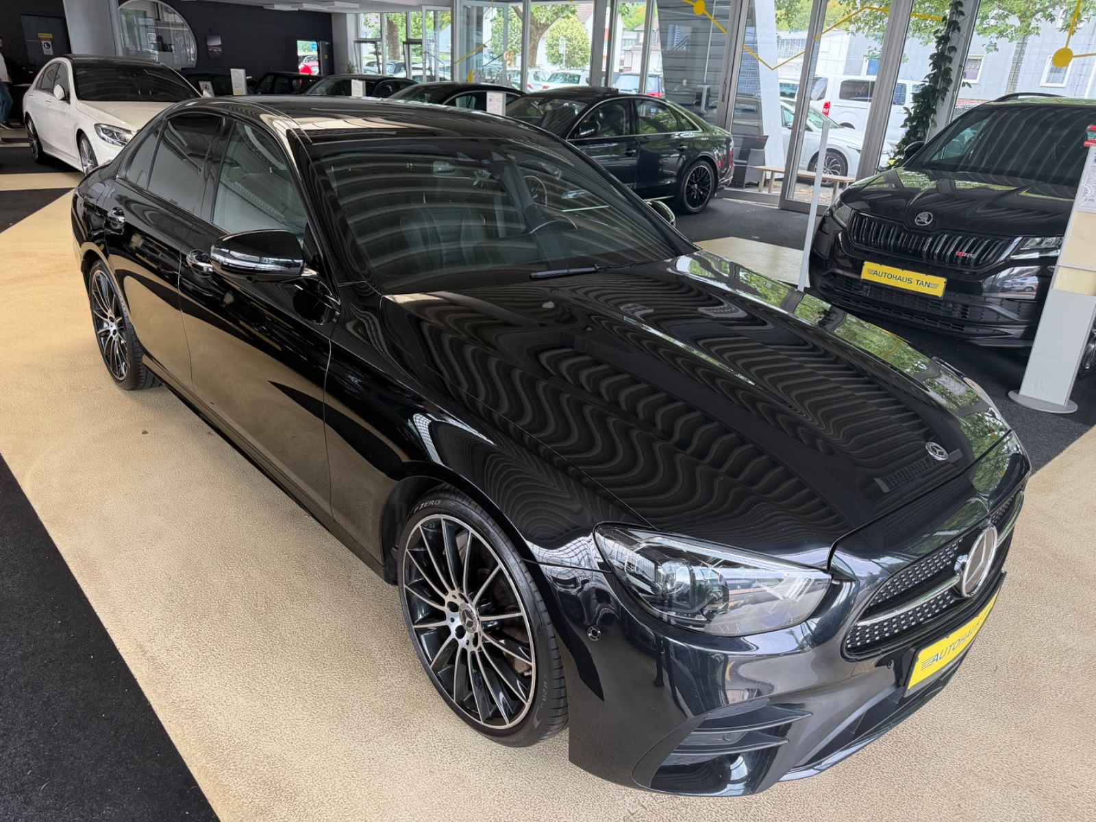 Fahrzeugabbildung Mercedes-Benz E 400 4Matic*AMG-Line*Burmester