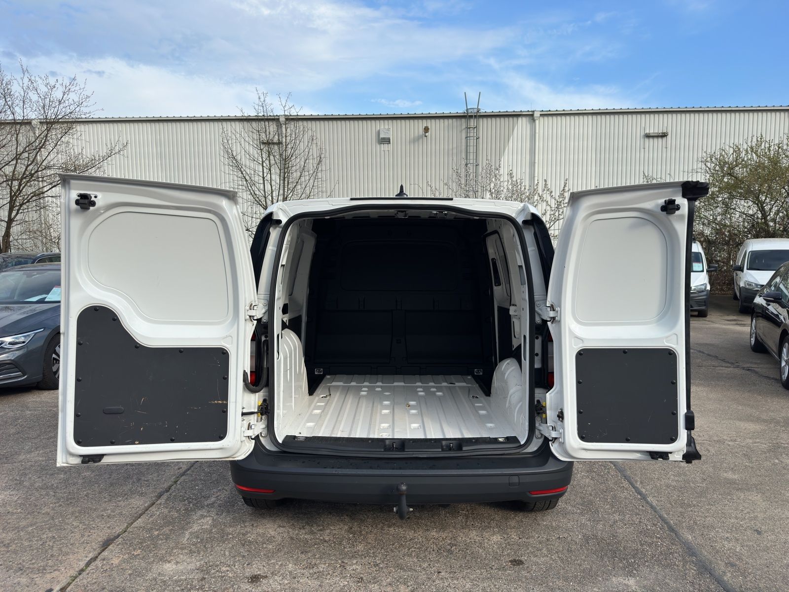 Fahrzeugabbildung Volkswagen Caddy Kasten TDI AHK KLIMA GRA DAB