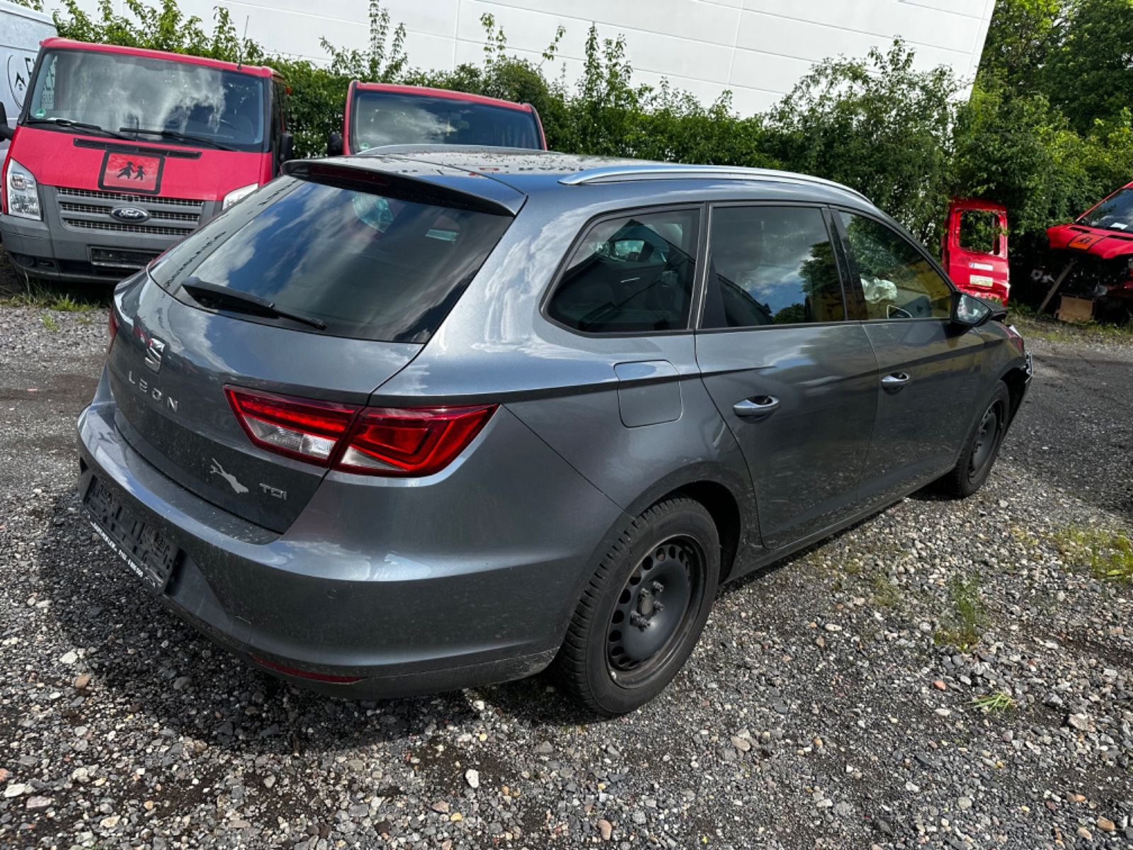 Fahrzeugabbildung SEAT Leon ST Style Unfall Export /Händler