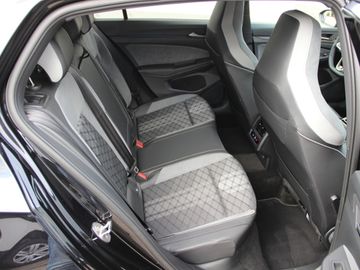 Volkswagen Golf VIII 2.0 TDI Black Style R line