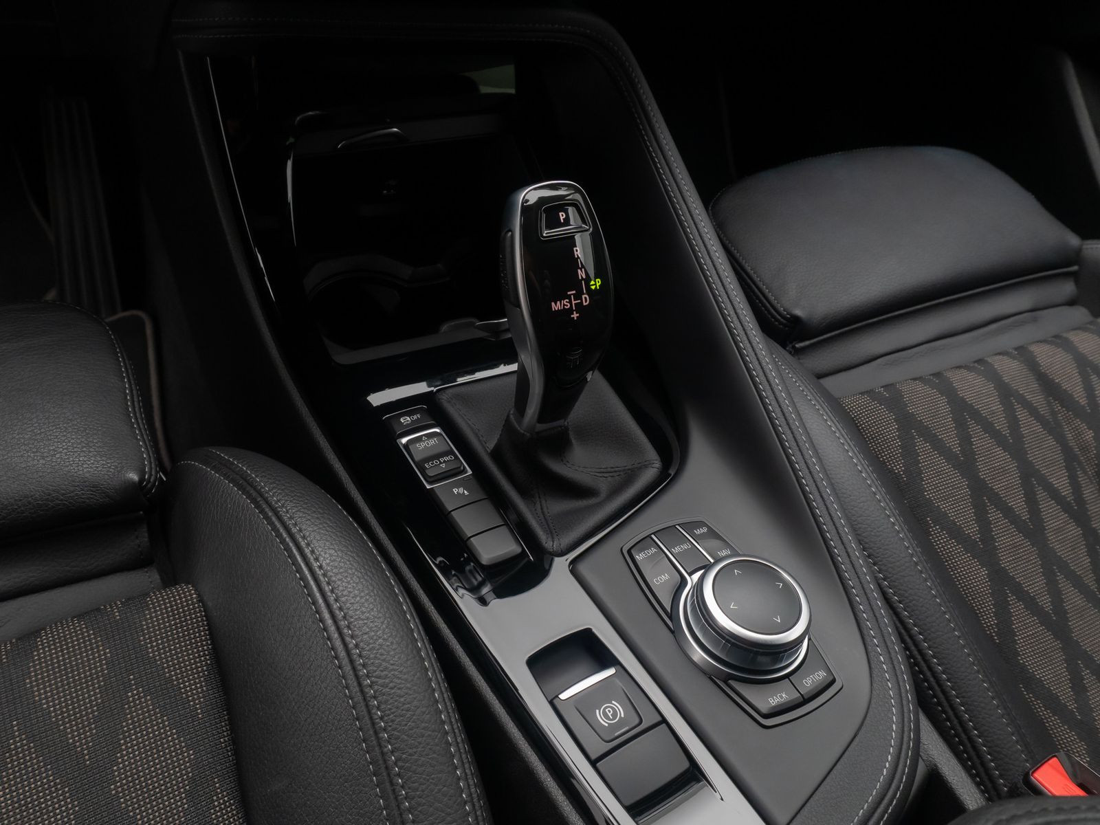 Fahrzeugabbildung BMW X1 sD18i xLine DAB Kamera HiFi Komfort Sport 18"