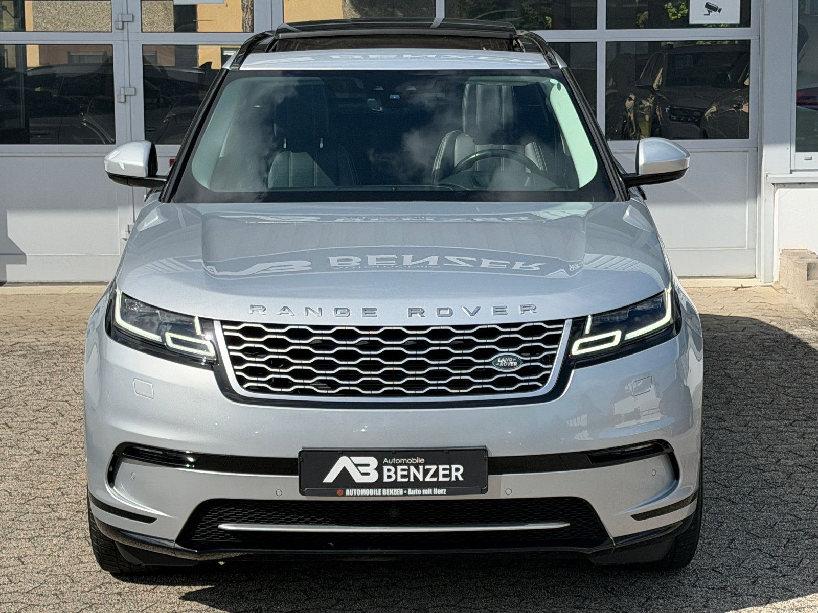 Fahrzeugabbildung Land Rover Range Rover Velar SE/PANO/KAMERA/MERIDIAN/MASSAG
