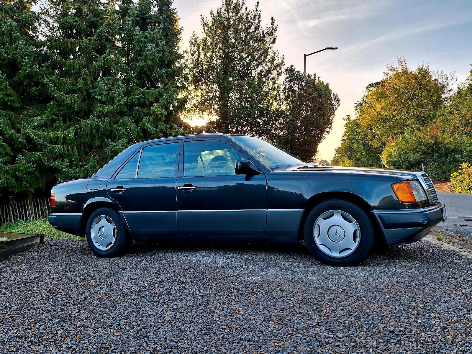 Mercedes-Benz 230