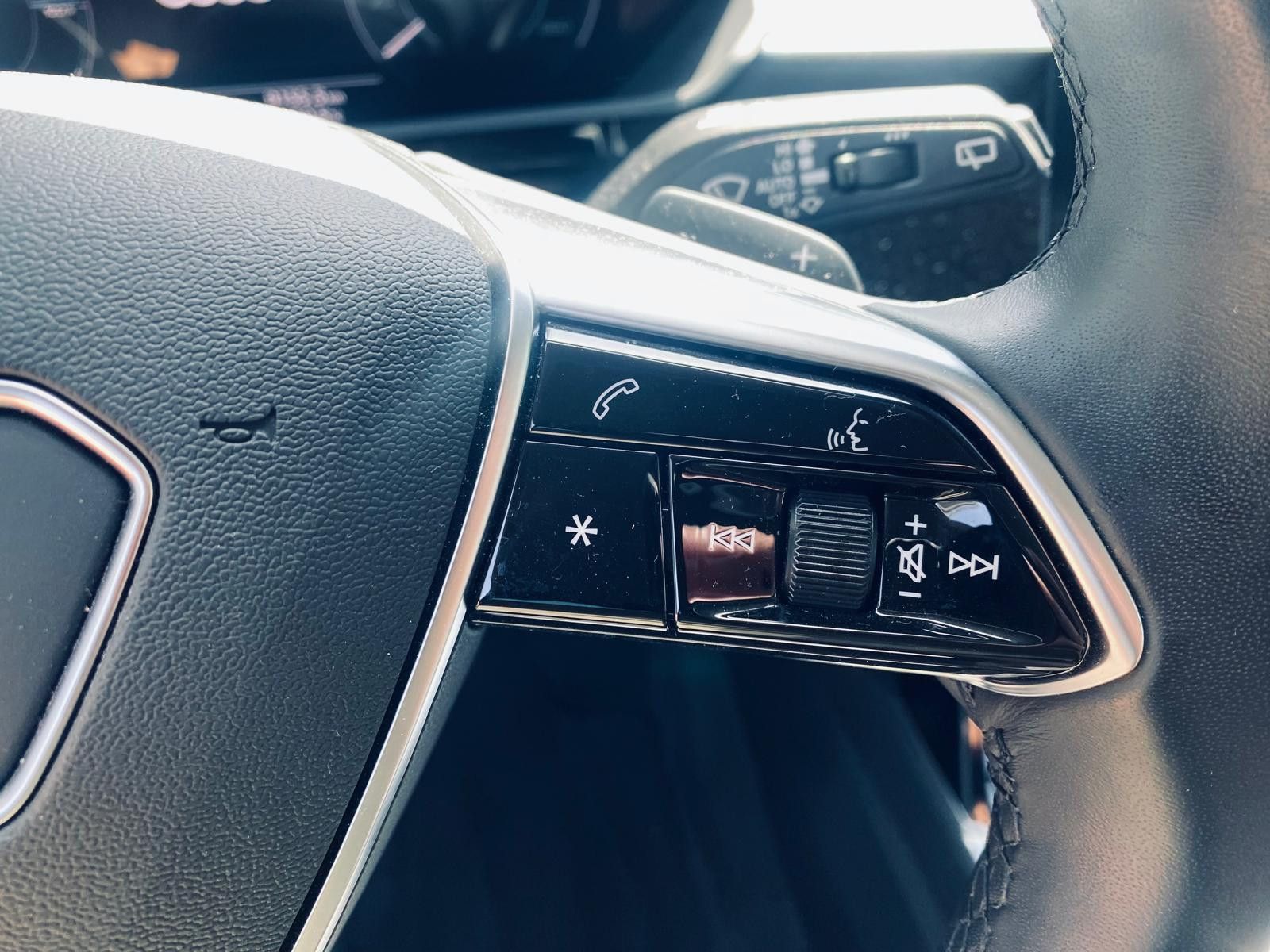 Fahrzeugabbildung Audi e-tron 55 Quat S LINE LUFT+LED+NAVI+SHZ+KAM+B&O+