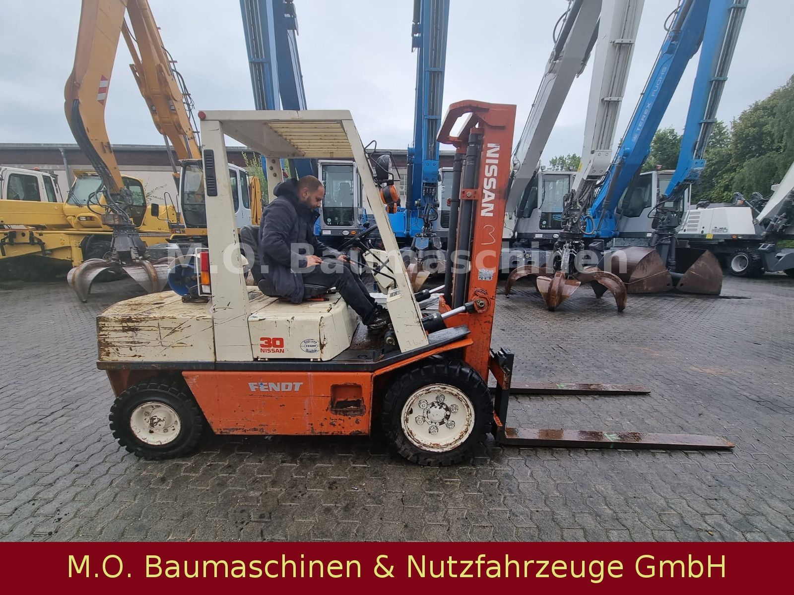 Fahrzeugabbildung Nissan FG 30 / 3t / 3,40 m / Gas / Duplex