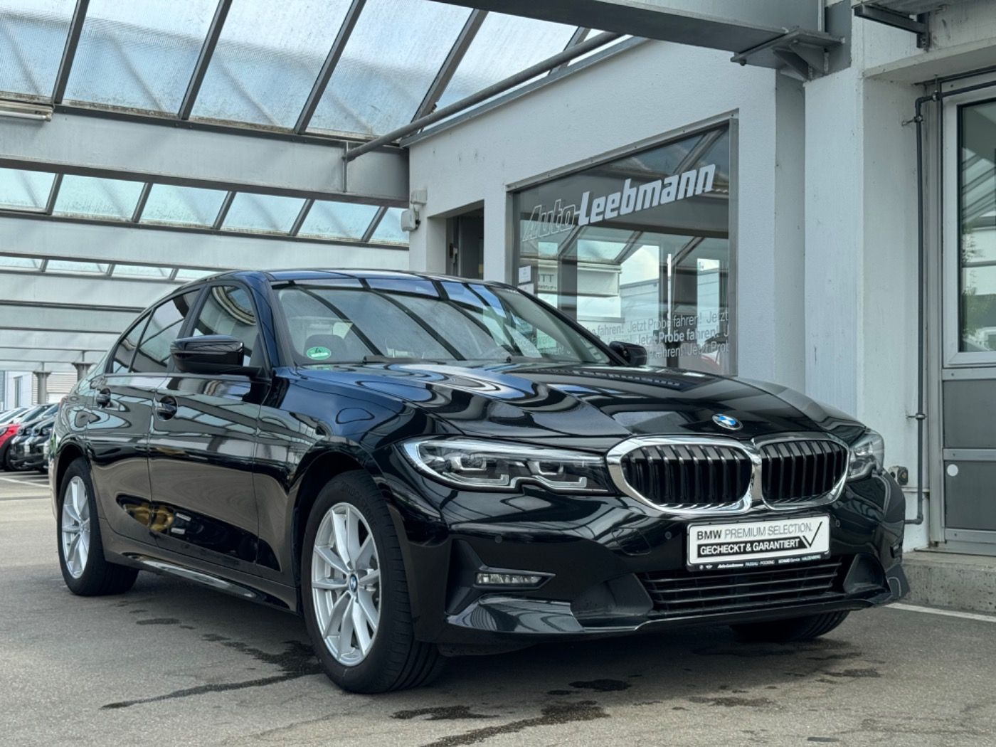 Fahrzeugabbildung BMW 330e Limousine Advantage LED 2 JAHRE GARANTIE