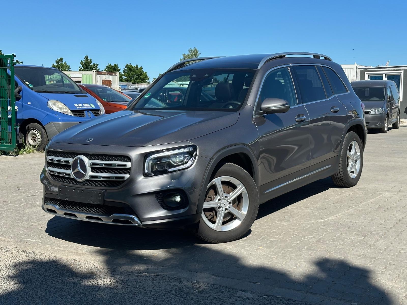 Mercedes-Benz GLB 200 d PANO AMBIEMTE MBUX MULTIBEAM ACC SzH