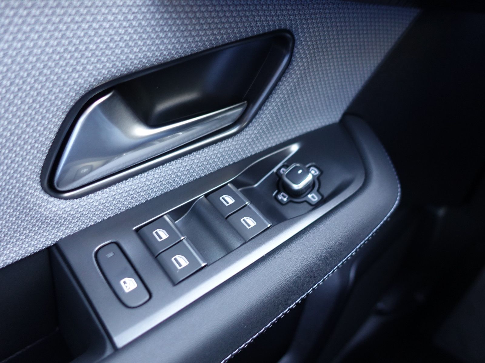 Fahrzeugabbildung Opel Grandland GS,Autom.Navi,Sitzh,Schiebedach,Headup