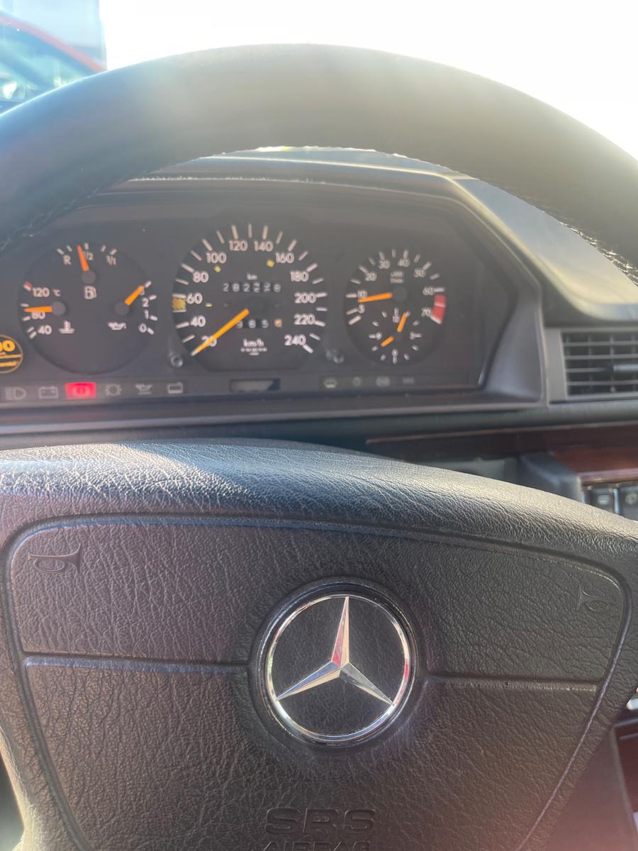 Mercedes-Benz E 220 T Automatik/Klima/Schiebedach