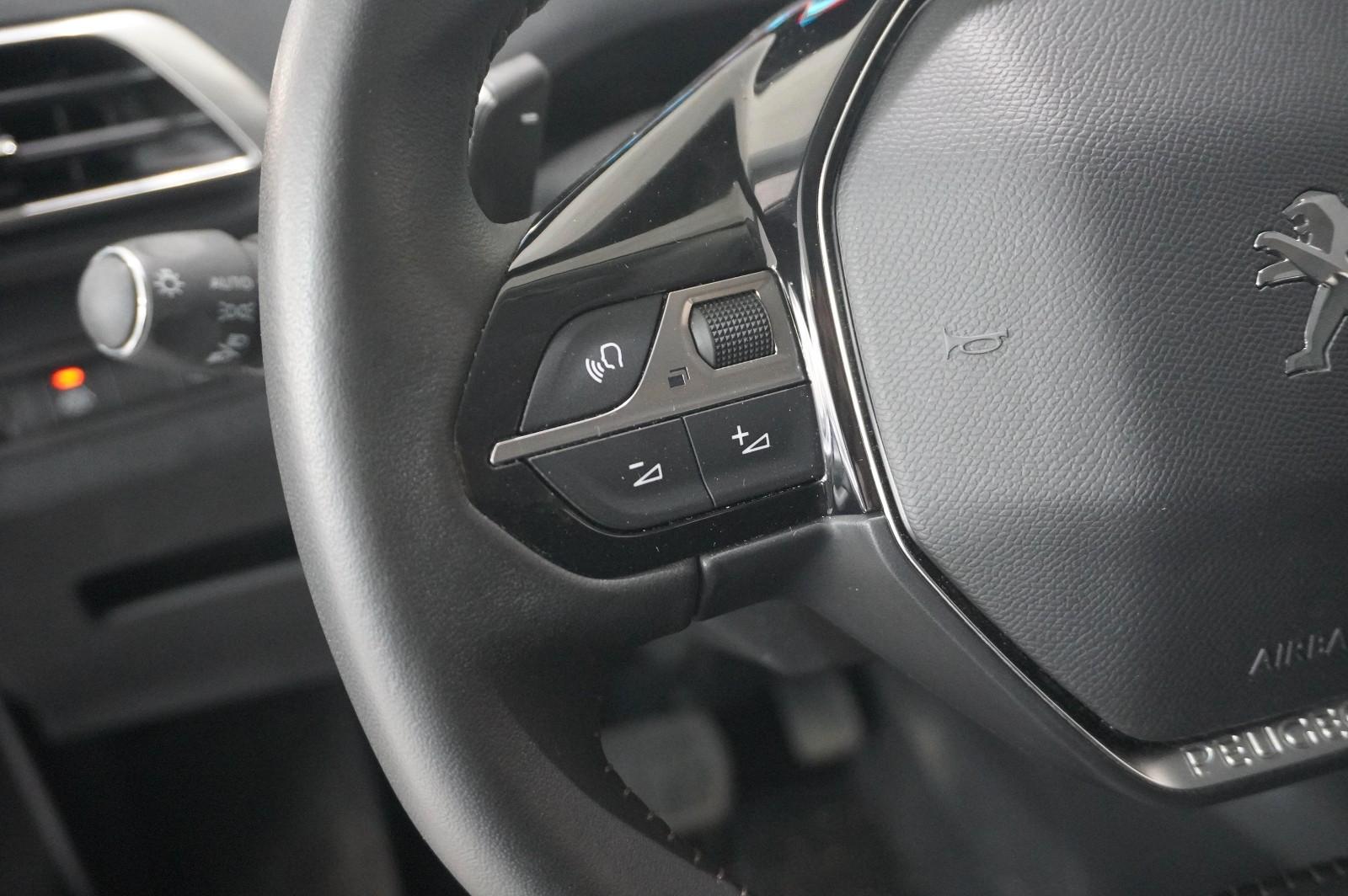 Peugeot 3008 Hybrid PHEV ALLURE NAVI/LED/KAMERA/SHZ/AHK
