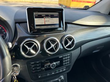 Fahrzeugabbildung Mercedes-Benz B 180 CDI SportsTourer*Tempomat*Navi*Bi-Xenon*