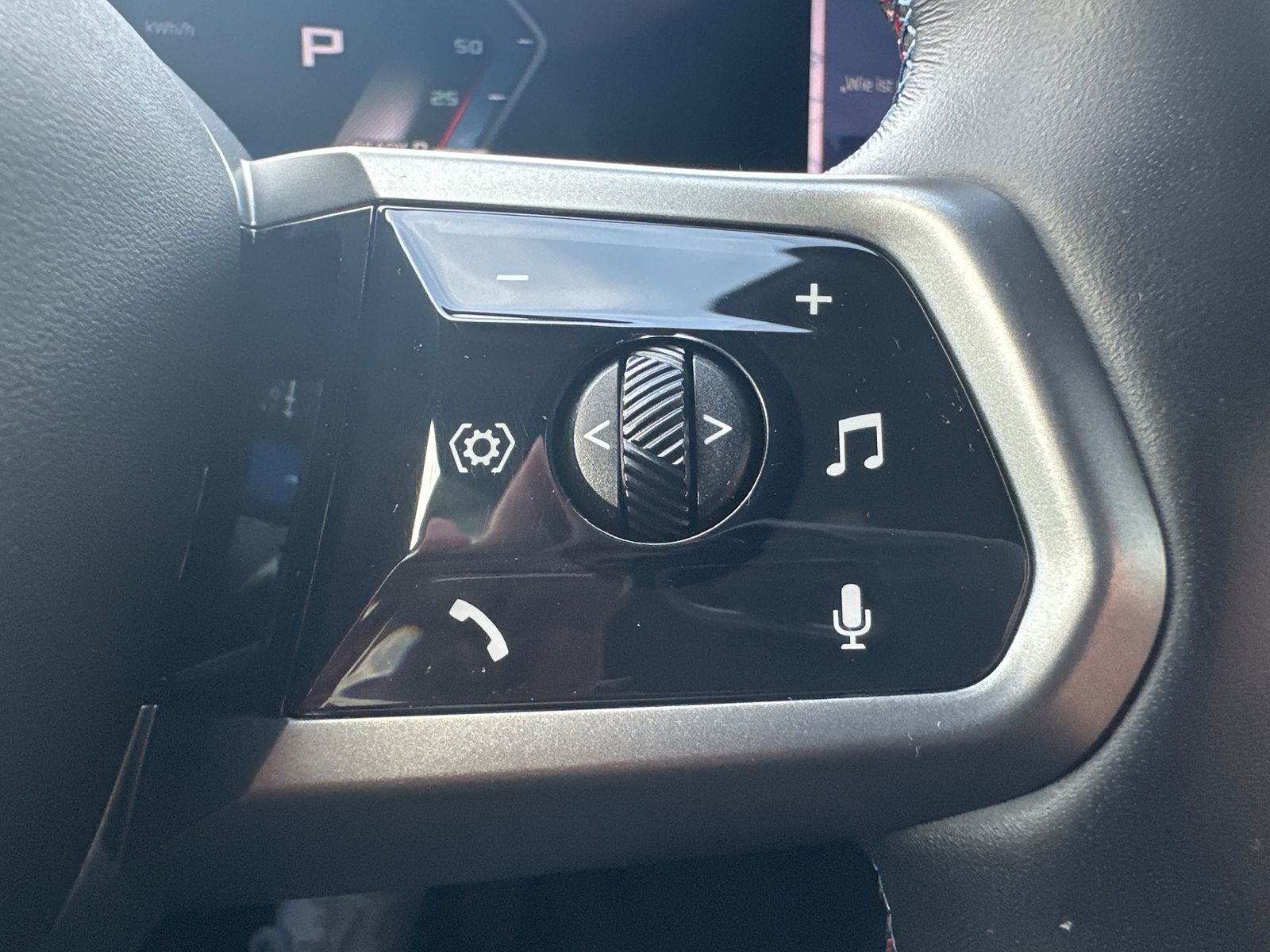 Fahrzeugabbildung BMW i5 M60 xDrive NAV+LED+PANO+AHK+21ZO+360°+DAP+B&W