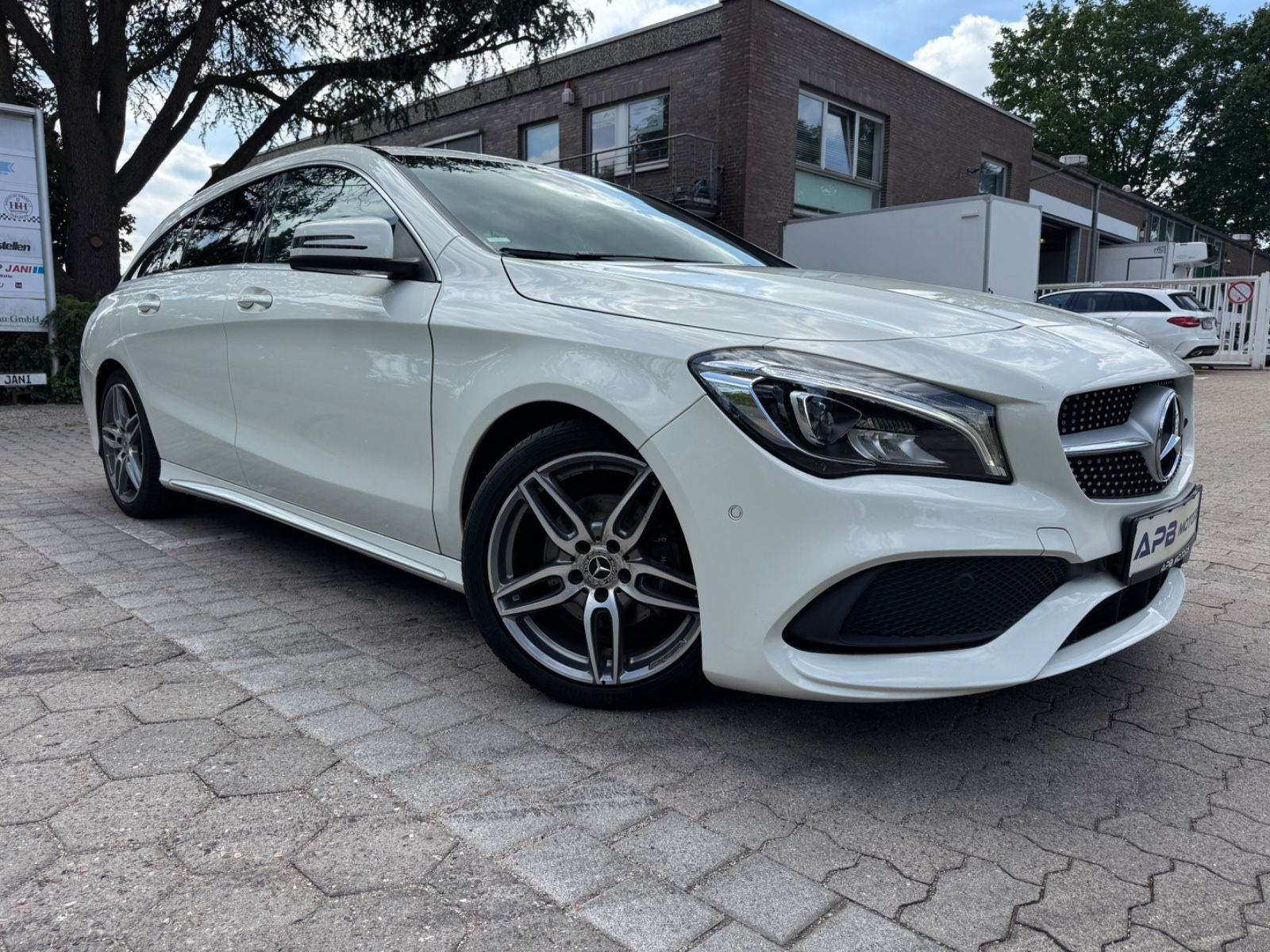 MERCEDES-BENZ CLA 200d AMG-LINE LED NAVI PTS KEYLESS SCHECKH.