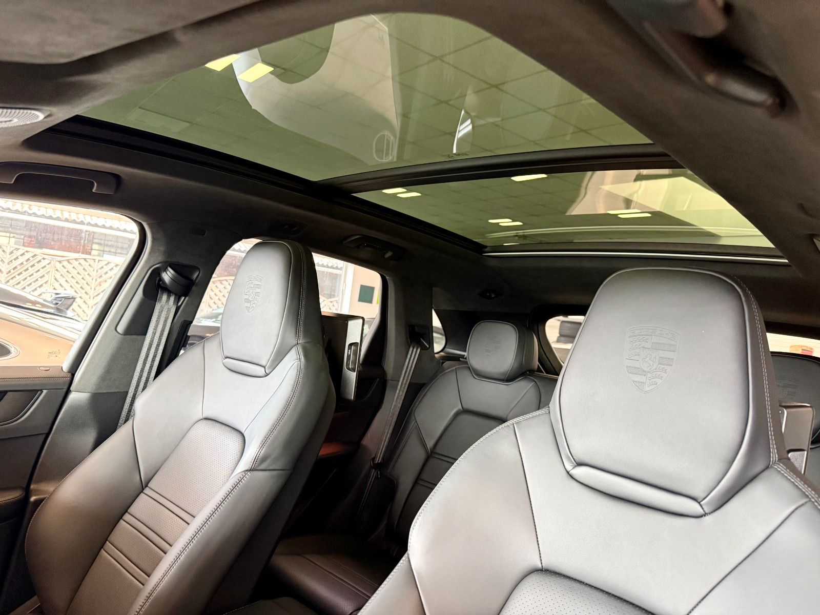 Fahrzeugabbildung Porsche Cayenne GTS PTS-Farbe/CarbonDesign/HUD/Burmester