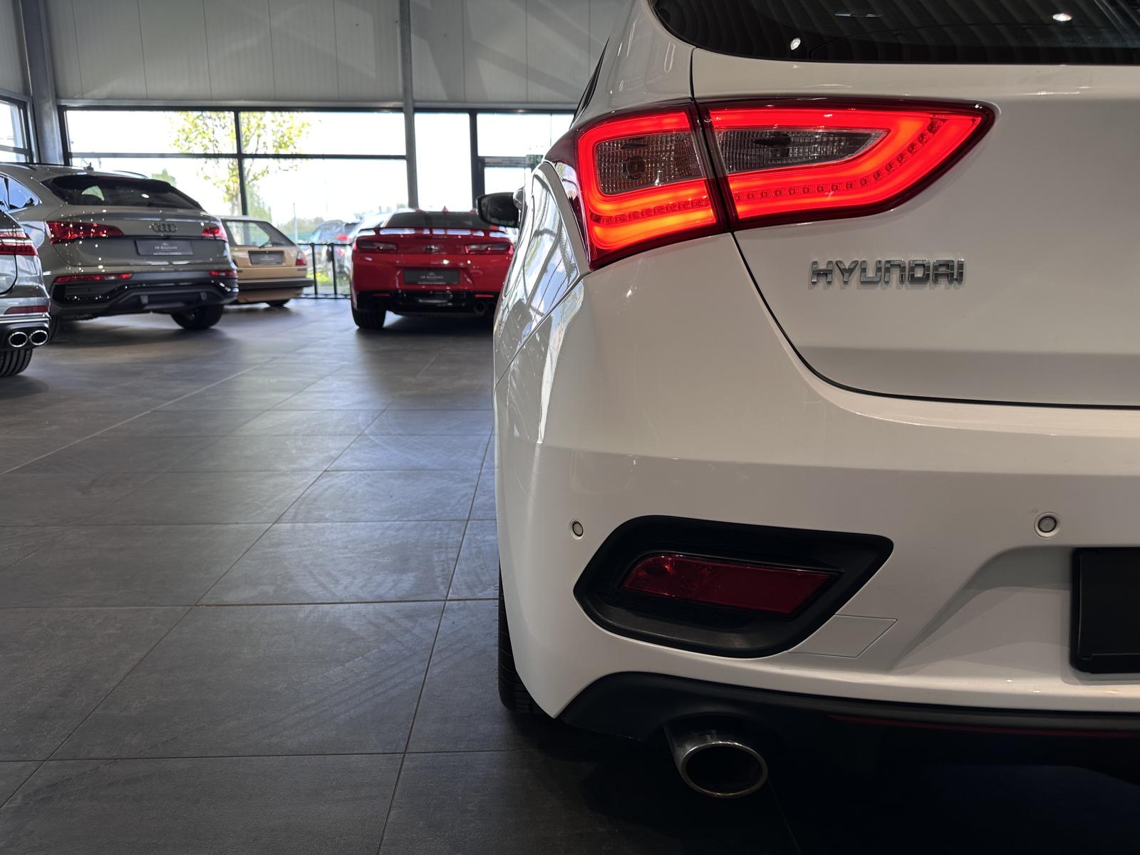 Hyundai i30 Turbo *1. HAND, NAVI, RFK, SCHECKHEFT*