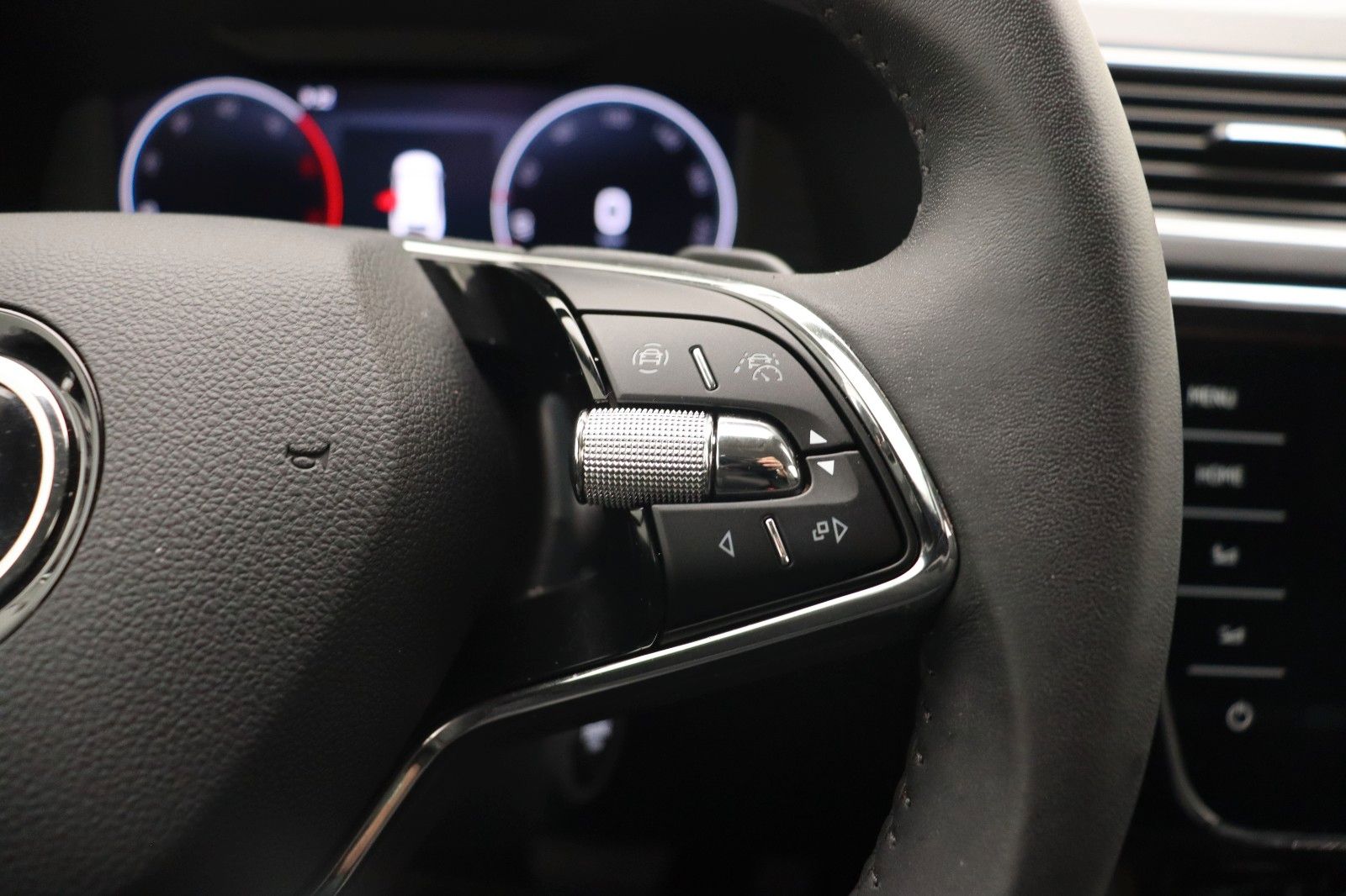 Fahrzeugabbildung SKODA Superb Combi 2.0 TDI Premium Edition Standheiz.