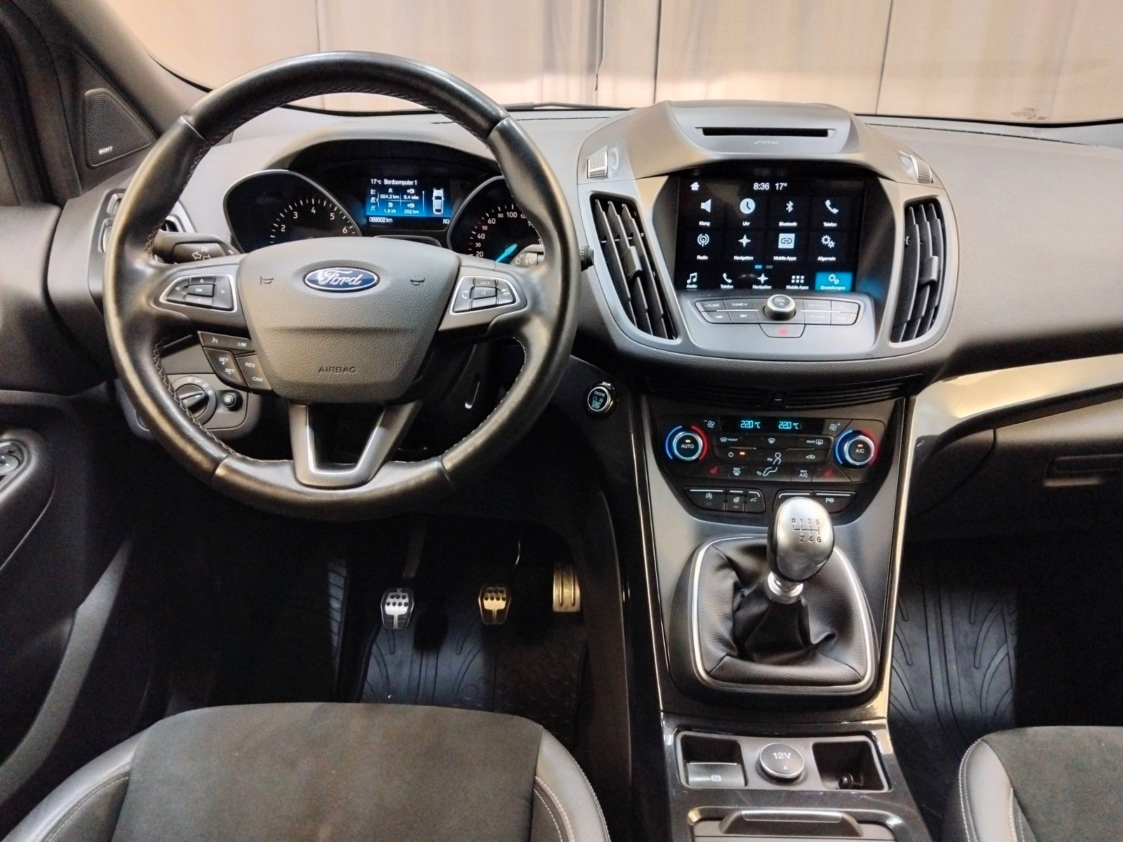 Ford Kuga (10/2017, Benzin)
