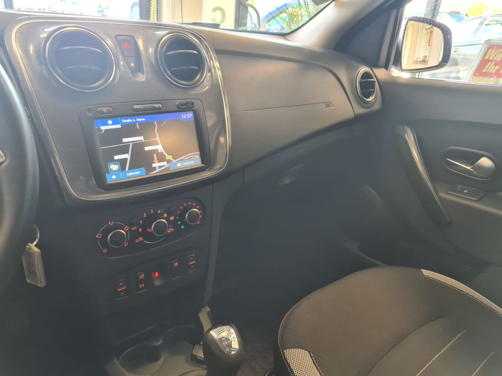 Fahrzeugabbildung Dacia Logan MCV II Kombi Stepway / KLIMA / NAVI