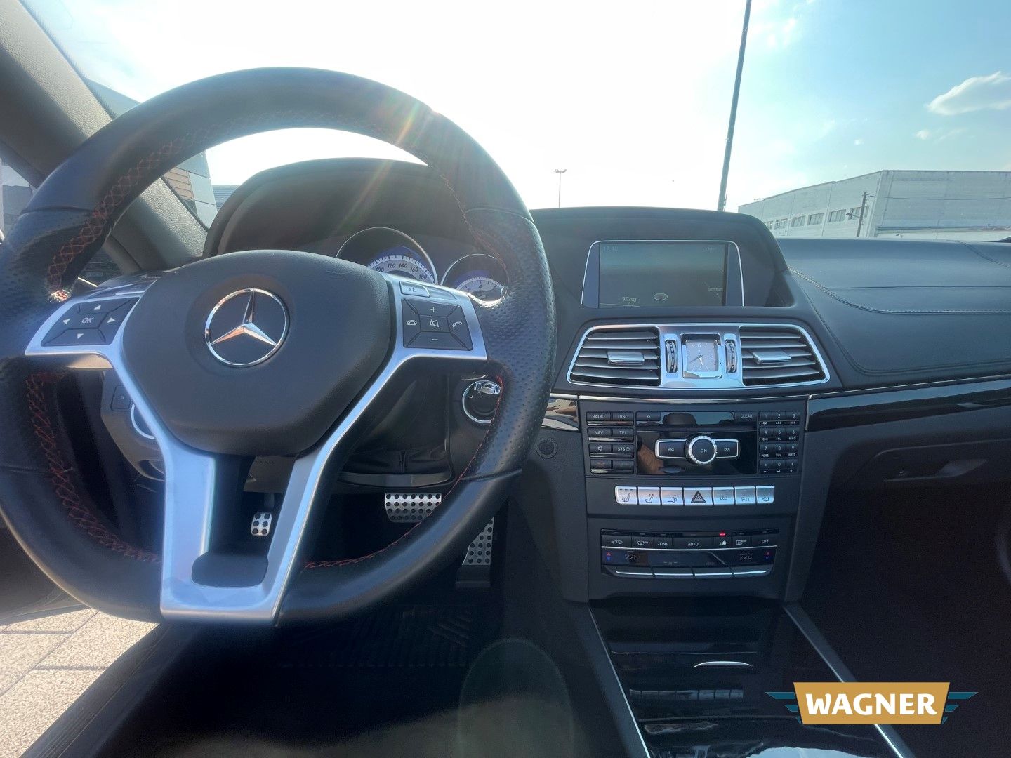 Fahrzeugabbildung Mercedes-Benz E 400 Cabrio AMG Paket Sportsitze