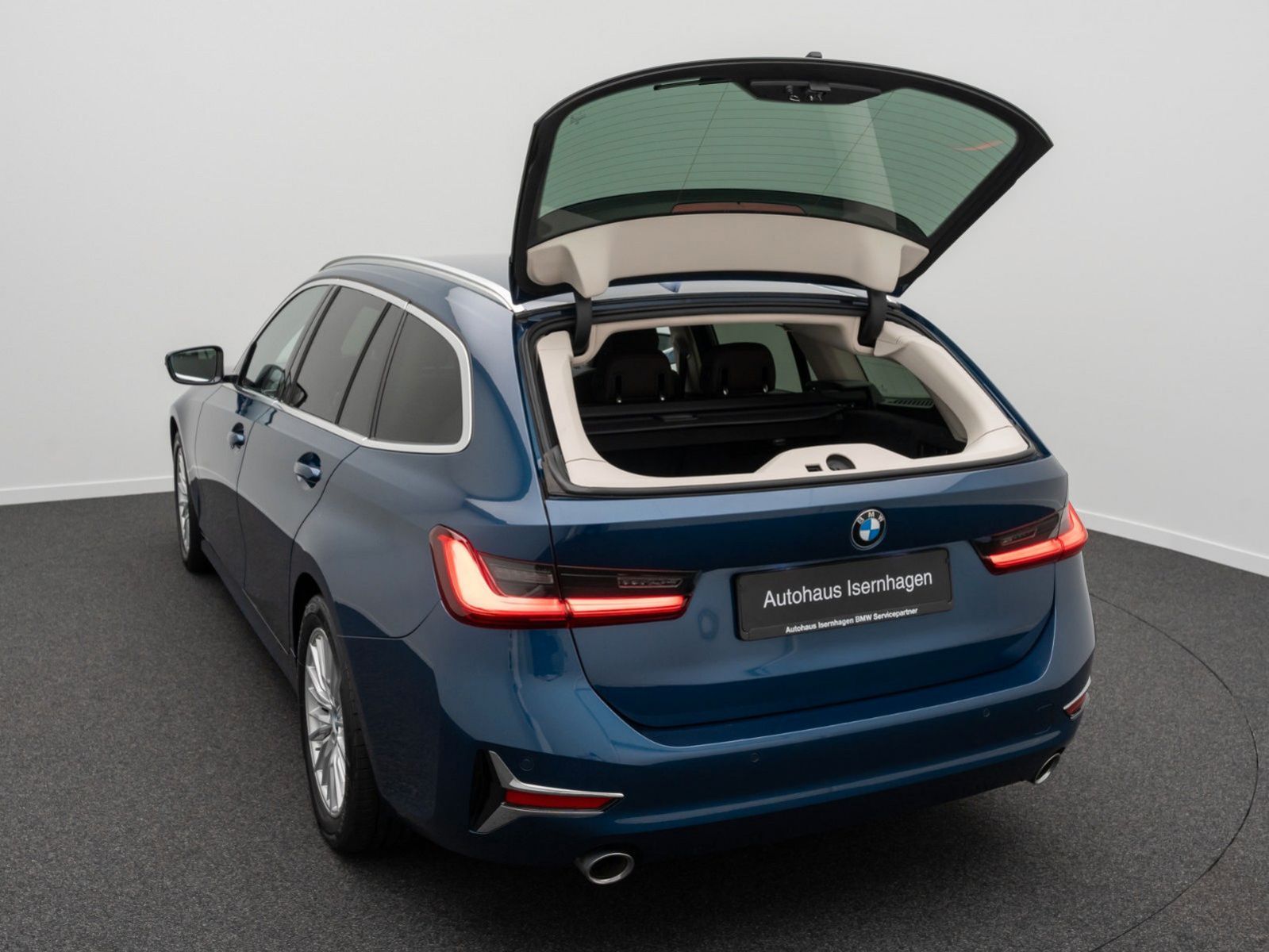 Fahrzeugabbildung BMW 320d Luxury Line DAB CockpitPlus PDC Leder