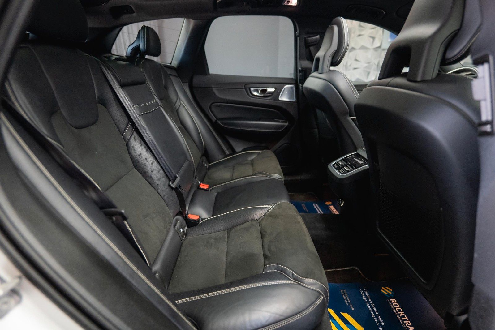 Fahrzeugabbildung Volvo XC60 R Design AWD | ACC | Pano | B&W | LED | 21`