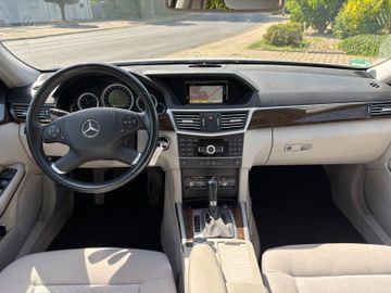 Mercedes E 200 - 11
