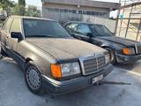 Mercedes-Benz Mercedes-benz 300 200 E 2 esemplari per ricambi  - gebrauchte Mercedes-Benz E 200 aus dem Jahr 1990