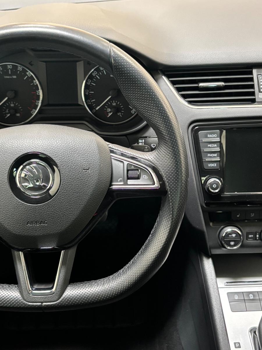 Skoda Octavia 2.0 TDI,Automatik,Scheckheft,Teilleder