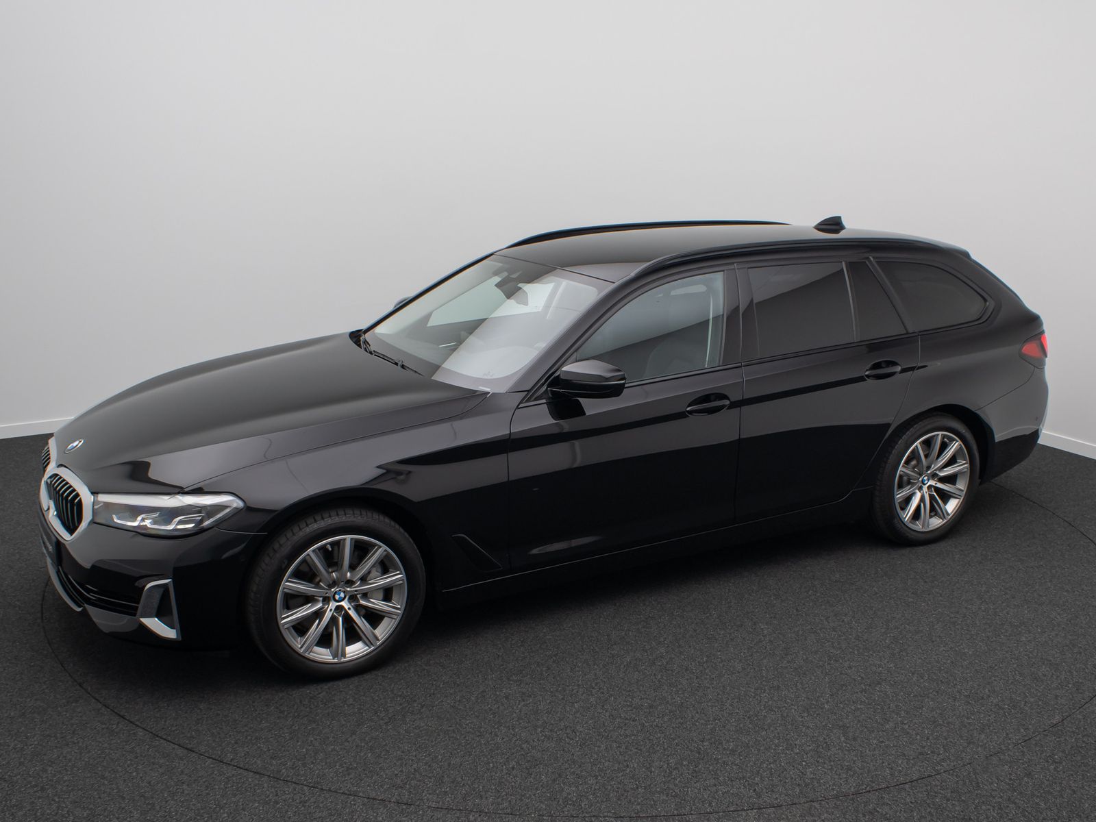 Fahrzeugabbildung BMW 530i xD Luxury Line DAB Kamera HiFi Sportstz 18"