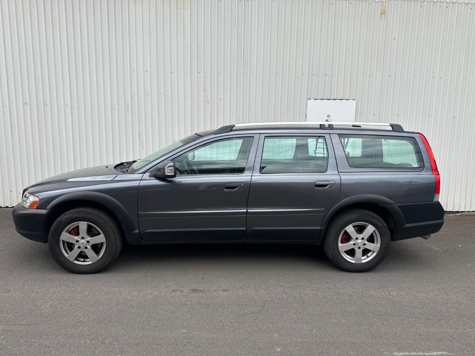 VOLVO XC70 D5 AWD 185 ch BVA 4X4 - ATTELAGE - CUIR - 260900 km