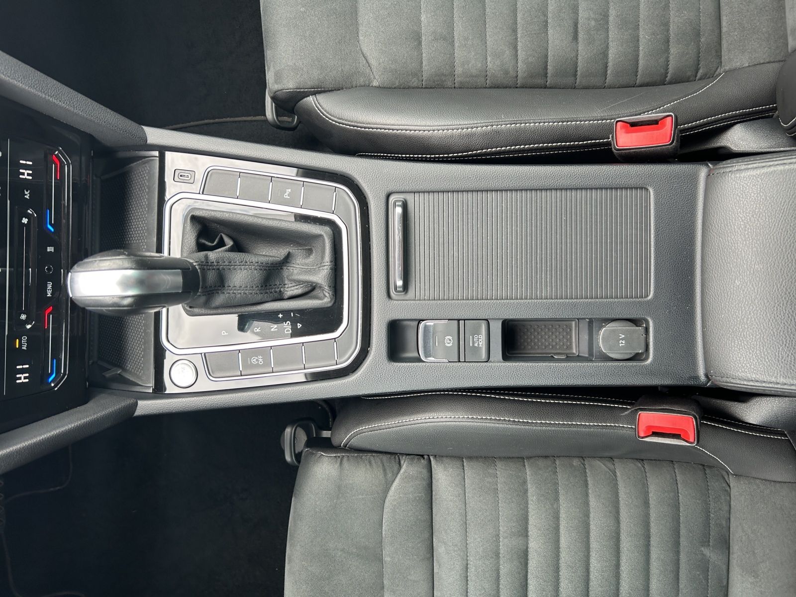 Fahrzeugabbildung Volkswagen Passat Variant Elegance TDI DSG IQ.Light ACC AHK