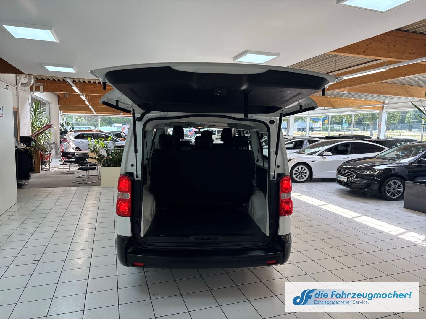 Fahrzeugabbildung Opel Vivaro Kombi L 1.5 D EU6d-T Apple CarPlay Androi