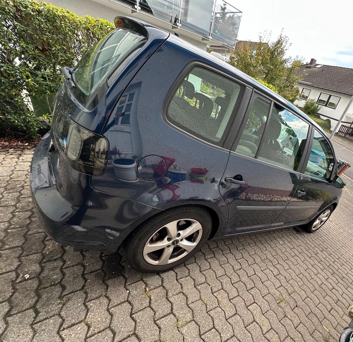 Volkswagen Touran 2012 — engine 105 HP (77kW)