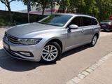 Volkswagen Passat 2.0 TDI/Autom/ACC/AHK/I HAND/Org 100 Tkm - VW Passat Gebrauchtwagen in Stuttgart