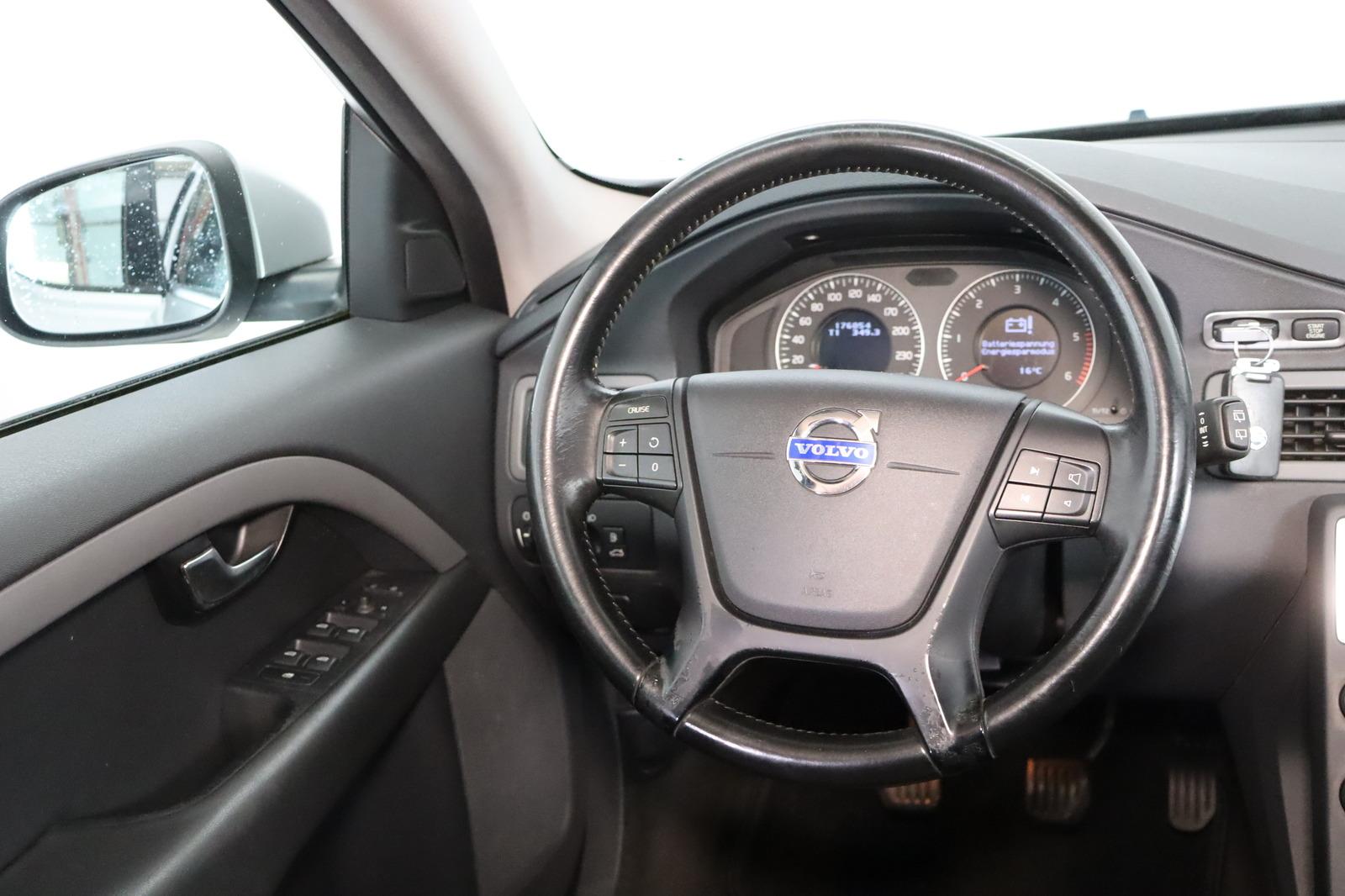 Volvo V70 2010 — photo 10