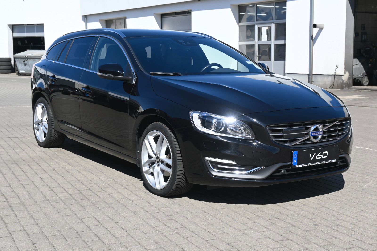 Fahrzeugabbildung Volvo V60 D4 Autom. Summum*NAVI*STDHZG*RFK*