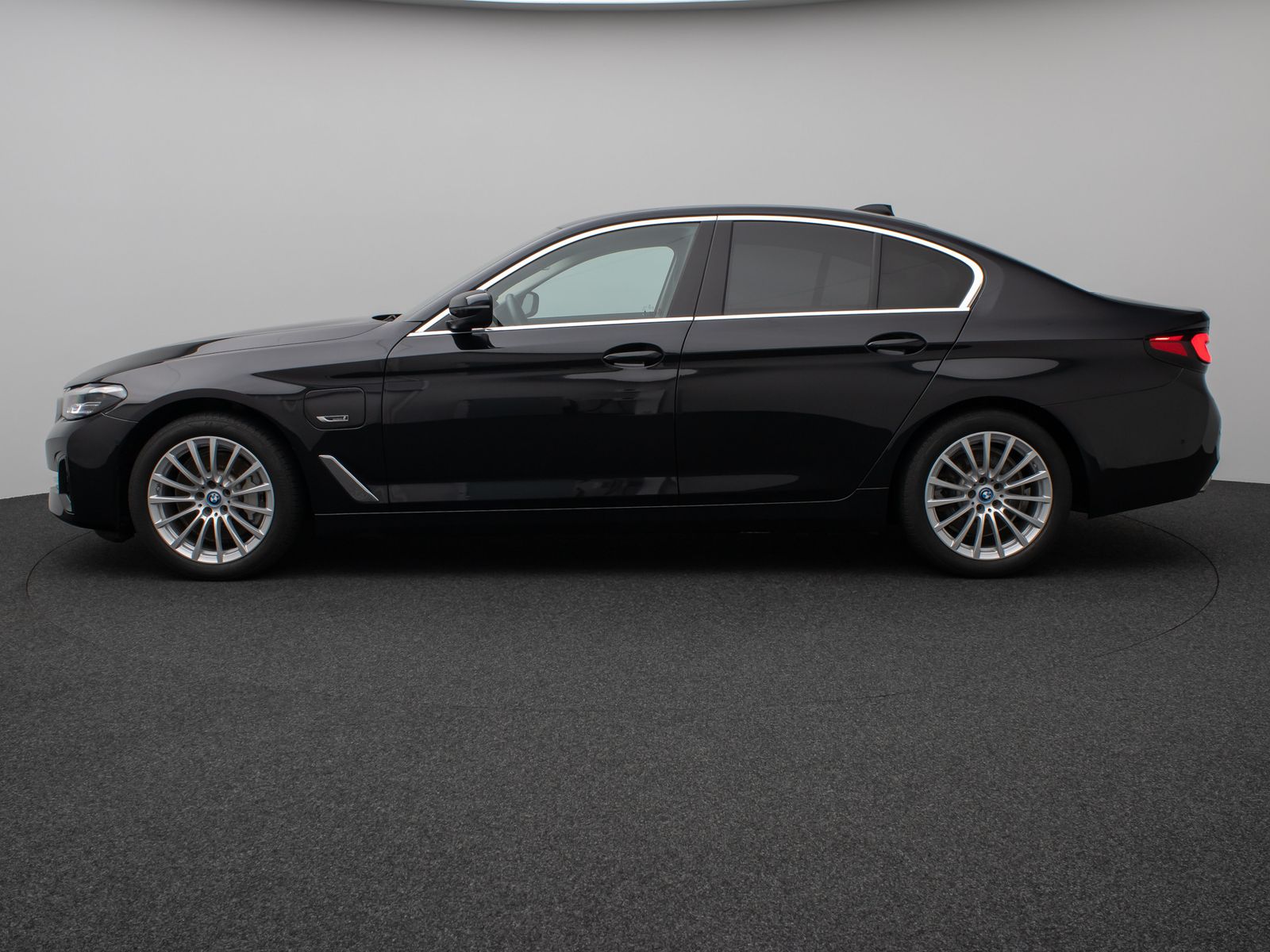 Fahrzeugabbildung BMW 530e Kamera DAB HiFi Leder 4xKlima Alarm 18Zoll