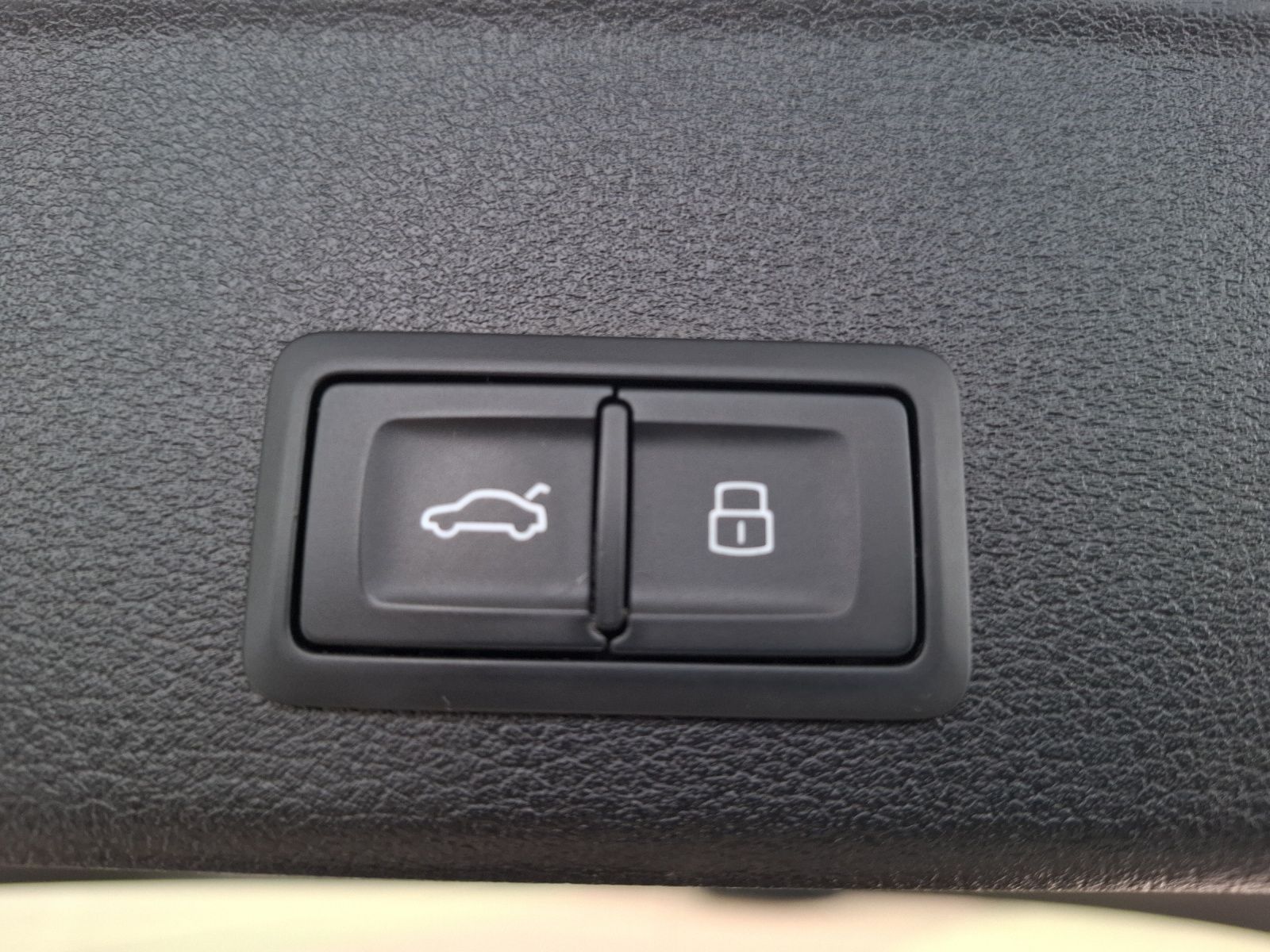 Fahrzeugabbildung Audi A4 Avant 35 TFSI S-tronic Navi GRA PDC SH LM