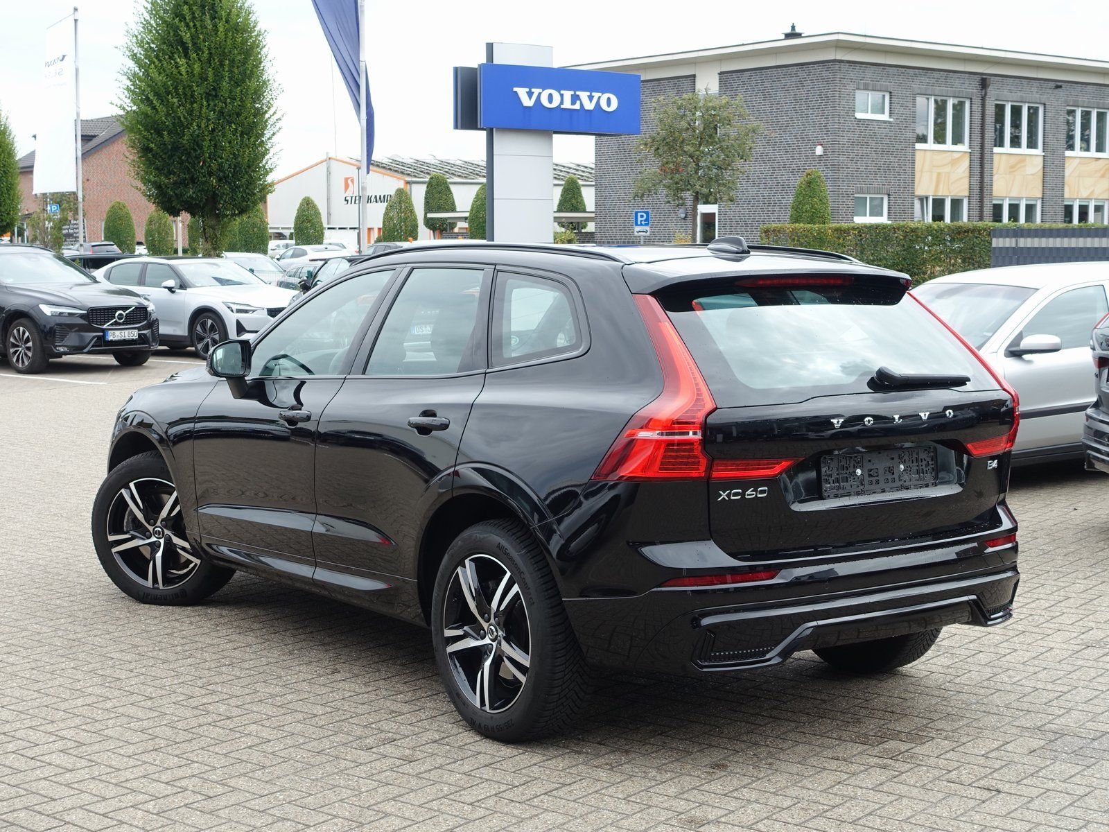 Volvo XC60 B4 Diesel R-Design 2WD Panorama H&K AHK LED foto 4